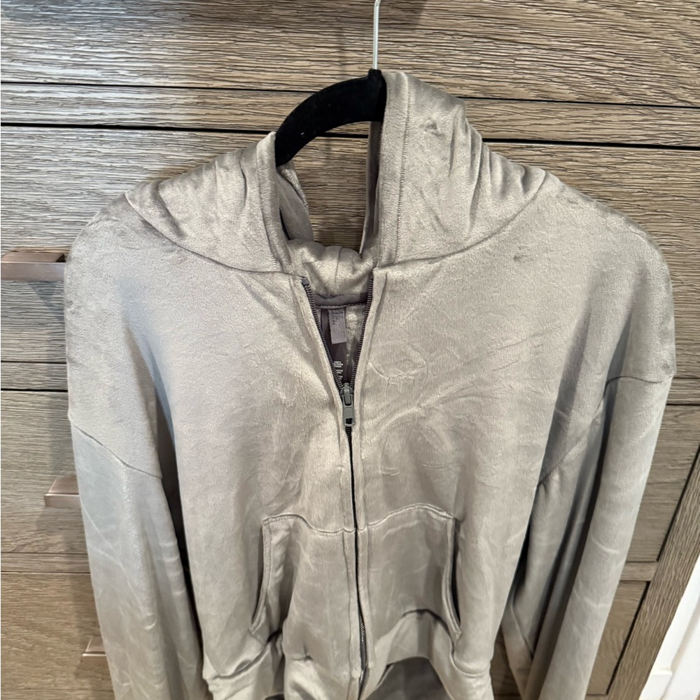 SKIMS Gray Hooded Jacket set top (m) pants (s) worn twice